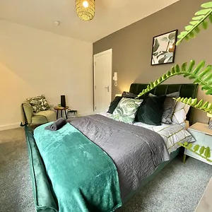  Guest house Swanky 10 In The Heart Of - Free Wifi ! United Kingdom